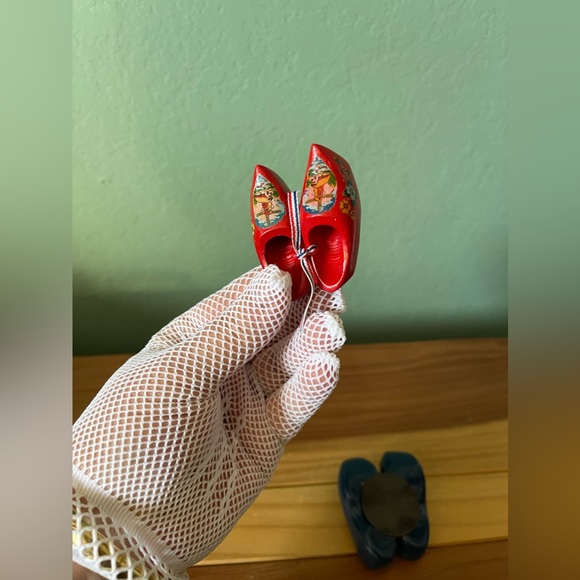 Vintage Holland Wooden Clogs Keychain 1.5”, Magnets 2.25; 2.5” - Picture 8 of 9